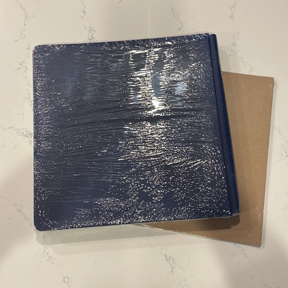 Creative Memories ‘12x12’ specialty album with corresponding page protectors NWT - Picture 5 of 5